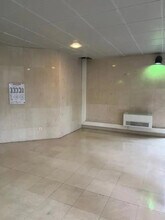 Office in Guyancourt to rent Interior Photo- Image 1 of 8