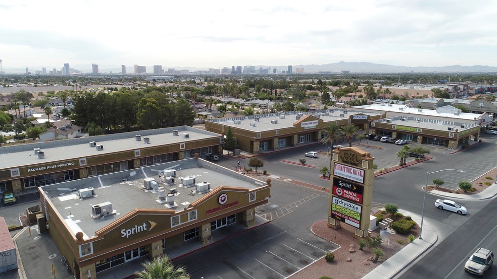 1950-2050 S Rainbow Blvd, Las Vegas, NV for rent - Building Photo - Image 3 of 6