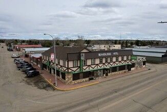 101 10th St, Beaverlodge, AB for sale Primary Photo- Image 1 of 1