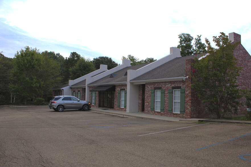 529 S Pear Orchard Rd, Ridgeland, MS for sale - Building Photo - Image 1 of 1