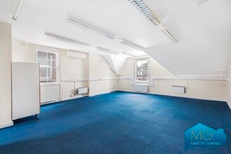 235 Regents Park Rd, London to rent Interior Photo- Image 2 of 4