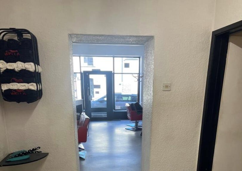 11A Baneswell Rd, Newport for sale - Interior Photo - Image 2 of 2