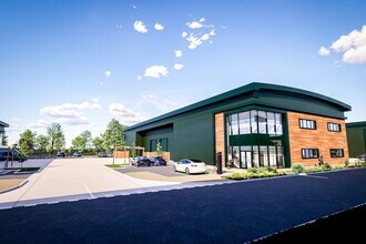 Paices Hl, Aldermaston to rent Building Photo- Image 2 of 3
