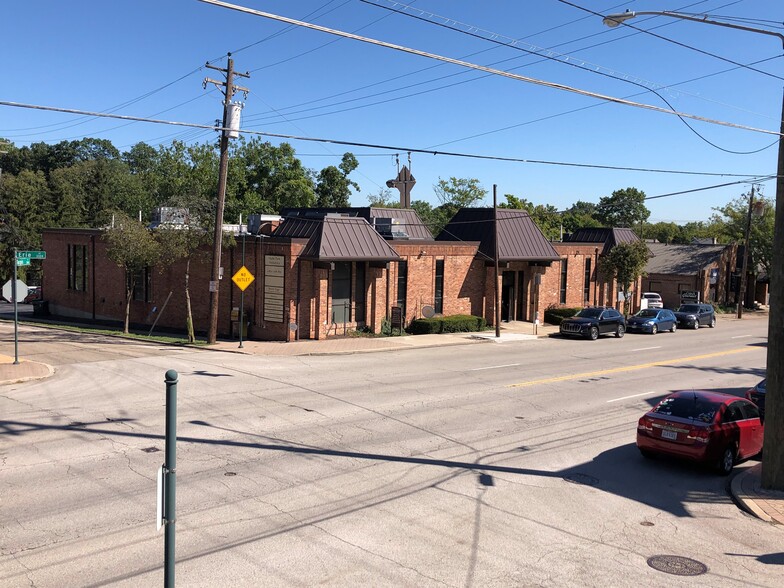 3330 Erie Ave, Cincinnati, OH for rent - Building Photo - Image 1 of 7