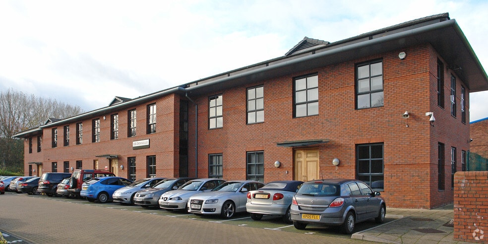 Manor Ln, Crewe to rent - Primary Photo - Image 1 of 12