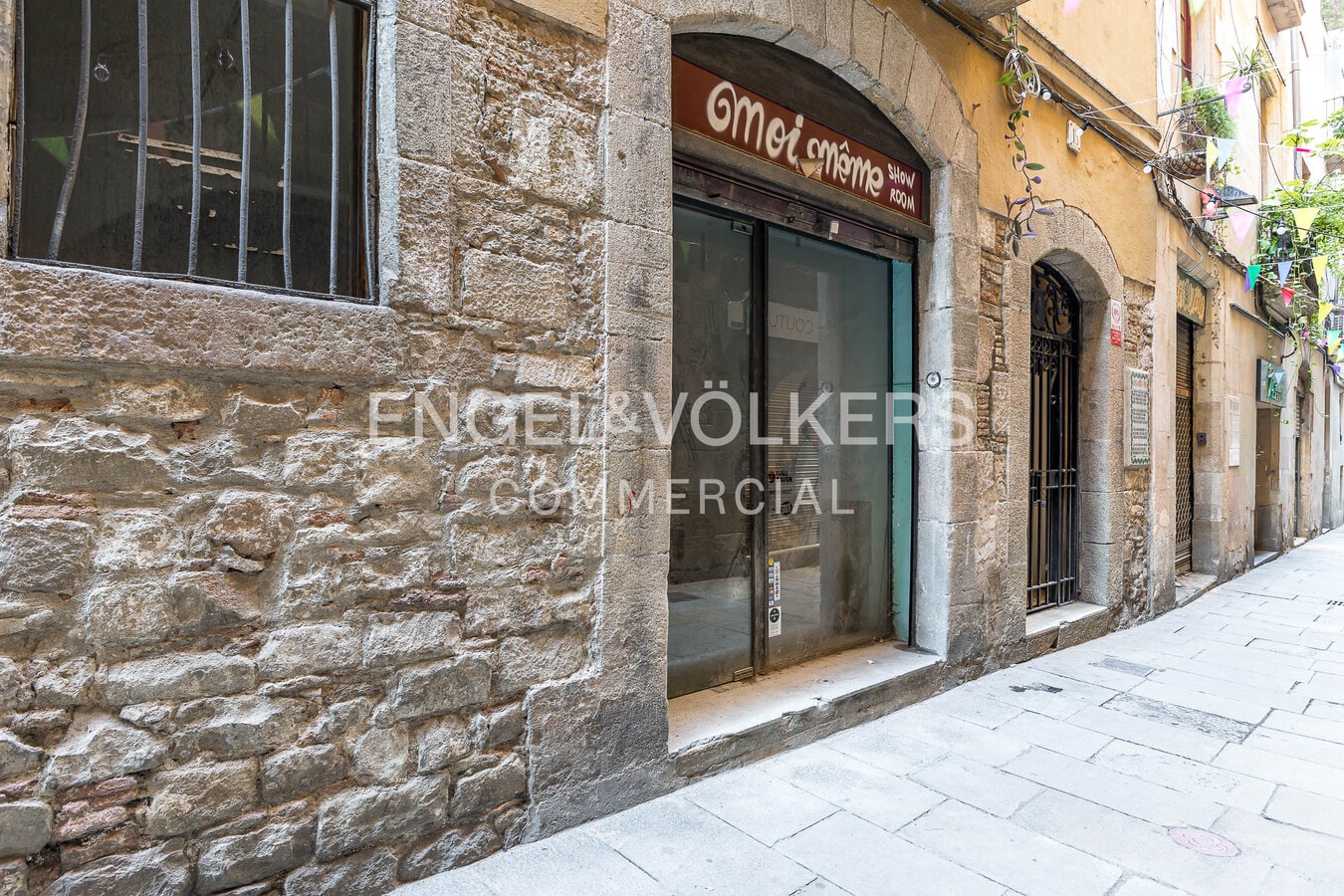 Barcelona, BAR 08002 - Unit 1 y 2 - - Interior Photo - Image 1 of 15