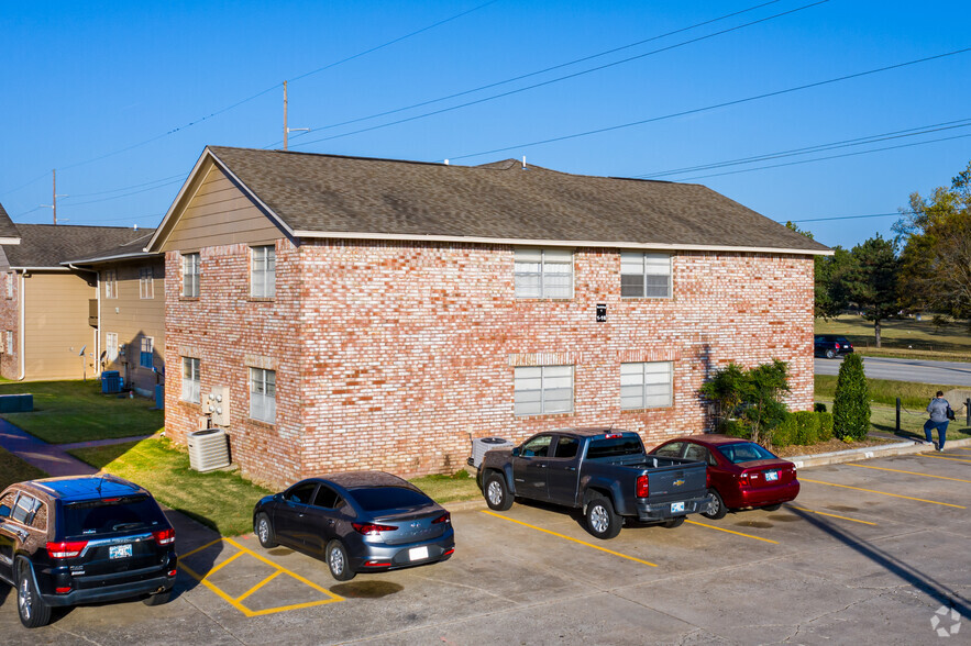 Residential in Bartlesville, OK for sale - Primary Photo - Image 1 of 1