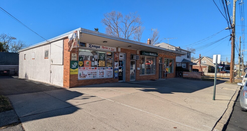 726 Mola Blvd, Elmwood Park, NJ for rent - Primary Photo - Image 1 of 2