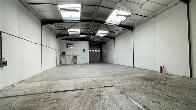 Location Local d'activités 250 m² à 389 m² - Photo 1