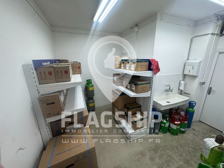 Retail in Paris for sale - Interior Photo - Image 2 of 8