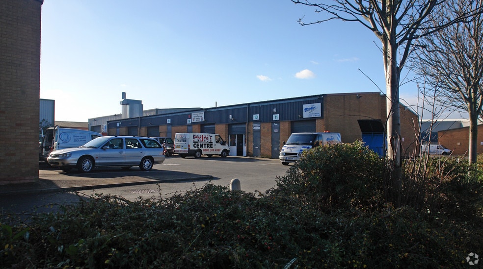 Hammond Clos, Nuneaton to rent - Building Photo - Image 2 of 3