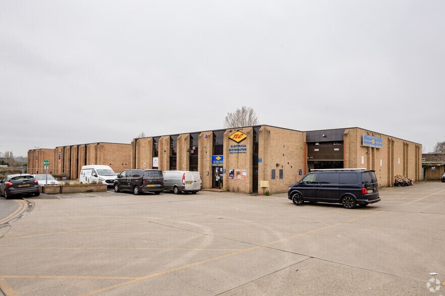 Ledgers Clos, Oxford to rent - Primary Photo - Image 1 of 2