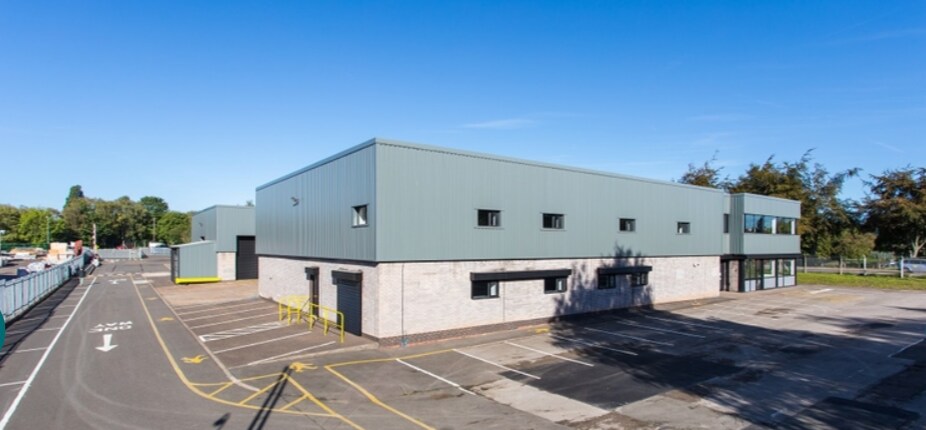 6 Bescot Crescent, Walsall to rent Primary Photo- Image 1 of 4