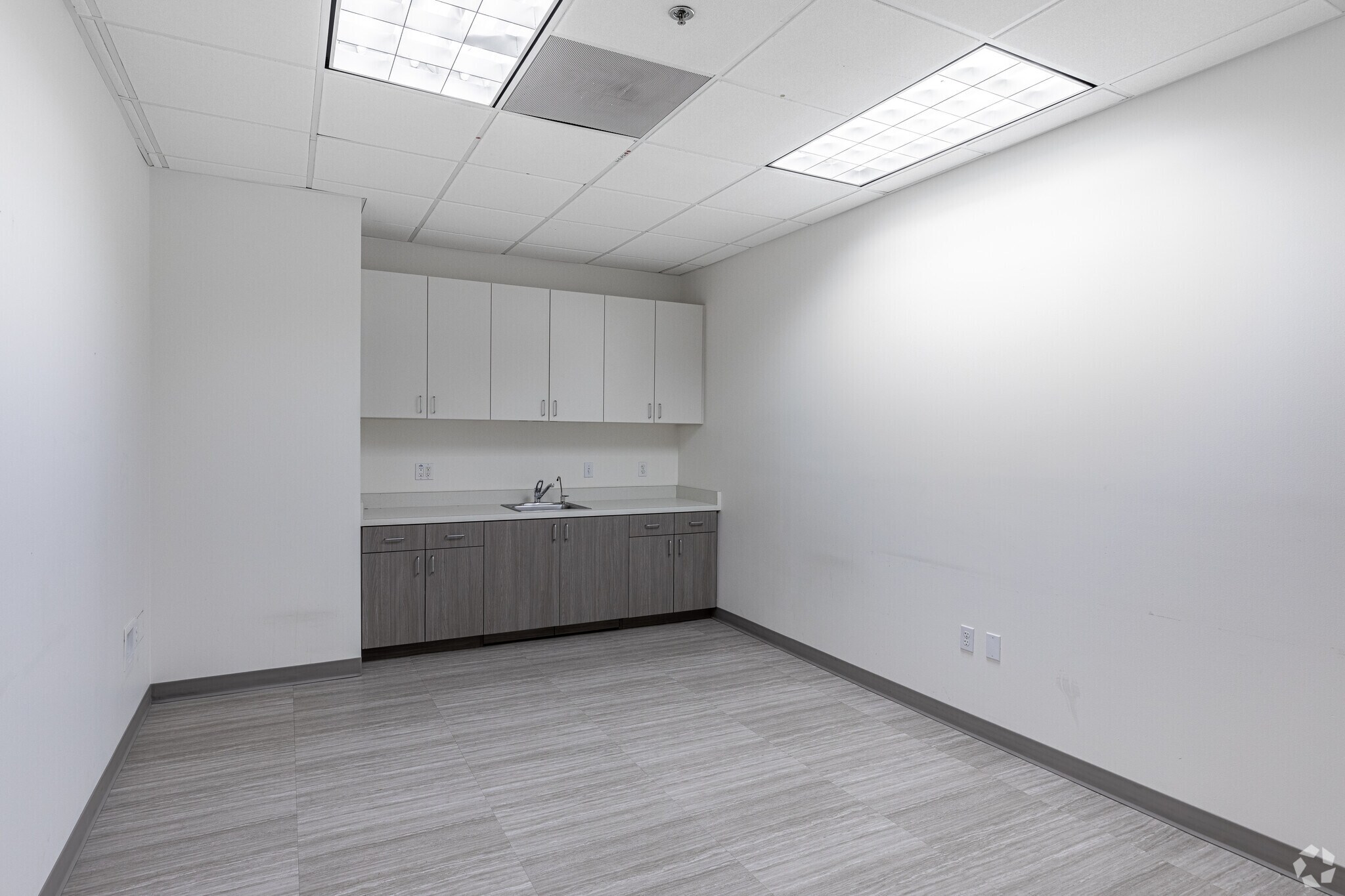 9655 Granite Ridge Dr, San Diego, CA to rent Interior Photo- Image 1 of 7