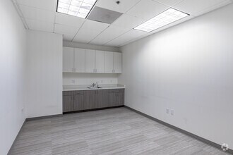 9655 Granite Ridge Dr, San Diego, CA to rent Interior Photo- Image 1 of 7