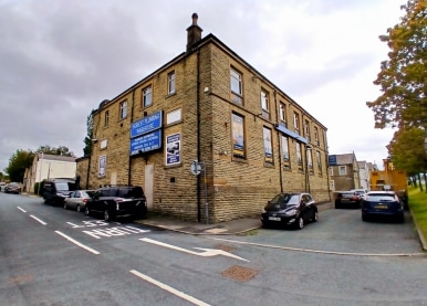 Hubie Street, Burnley to rent - Building Photo - Image 2 of 2