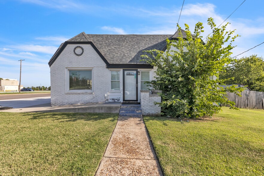 3700 Trellis Ct, Oklahoma City, OK for rent - Building Photo - Image 3 of 26