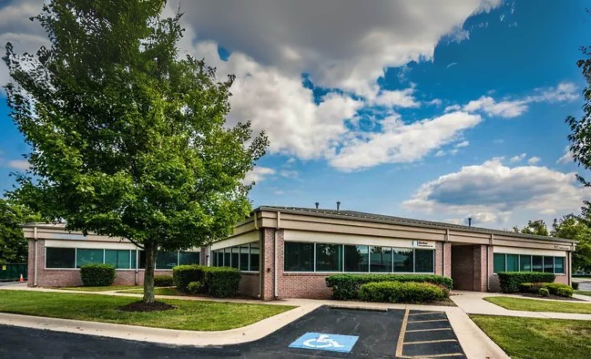 1005 Beau Terre Dr, Bentonville, AR to rent Interior Photo- Image 1 of 14