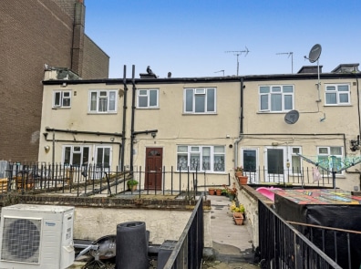 40-40A High St, Ilford for sale - Building Photo - Image 2 of 4