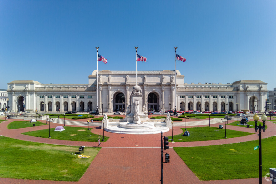 40-60 Massachusetts Ave NE, Washington, DC for rent - Primary Photo - Image 1 of 8