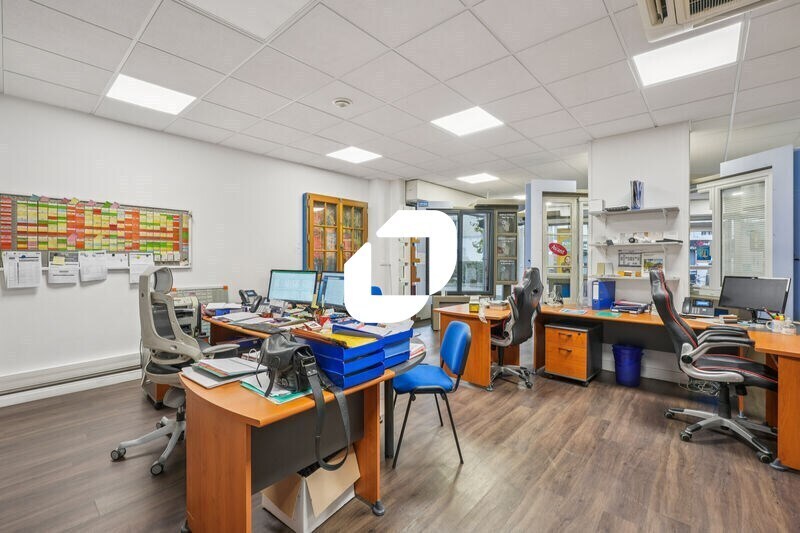 Office in Asnières-sur-Seine for sale Building Photo- Image 1 of 12