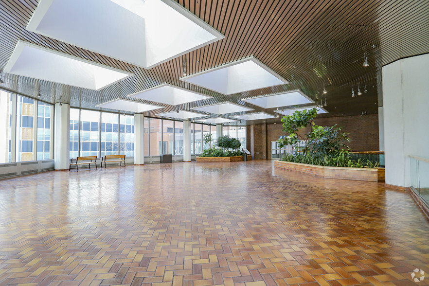 801 6th Ave SW, Calgary, AB for rent - Lobby - Image 3 of 6