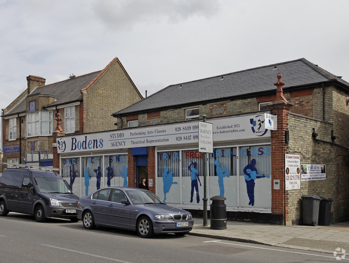 99 East Rd, EN4 8RF UK