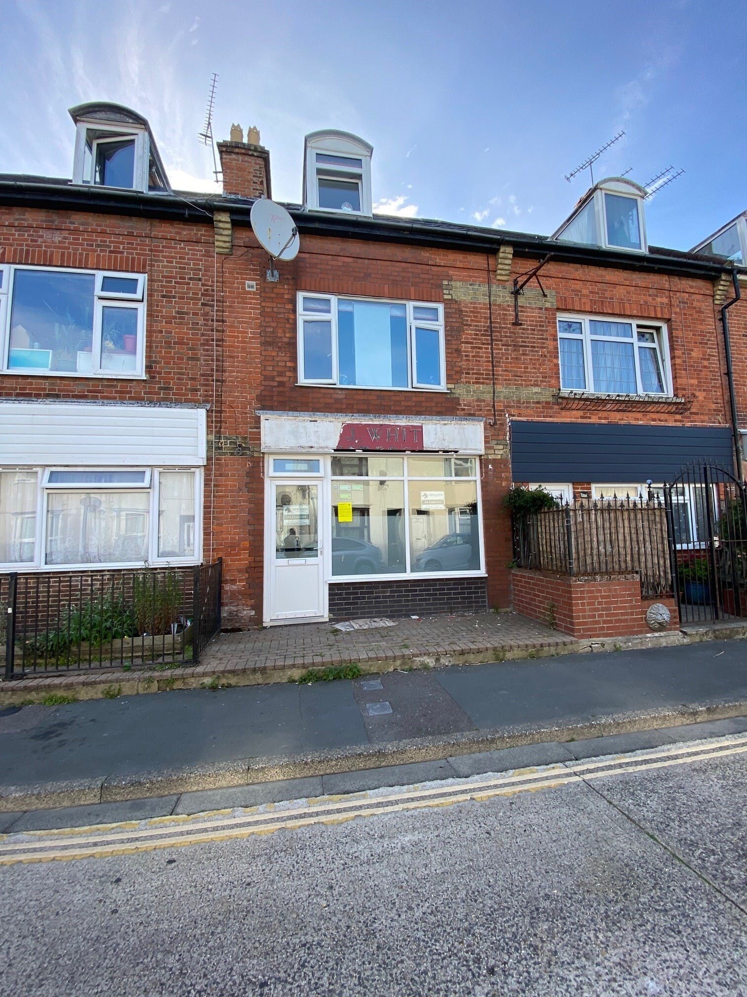 10 Bayford Rd, Littlehampton for sale Primary Photo- Image 1 of 1