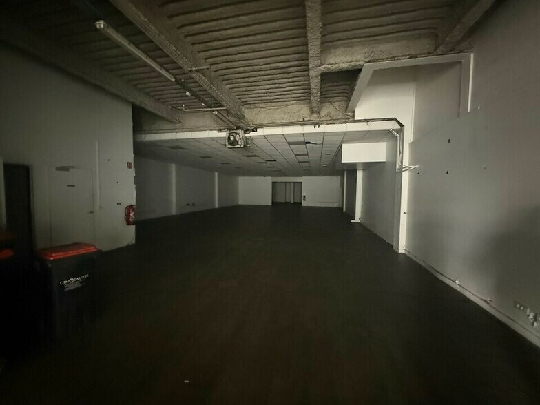 Light Industrial in LA PLAINE SAINT DENIS to rent - Interior Photo - Image 2 of 4