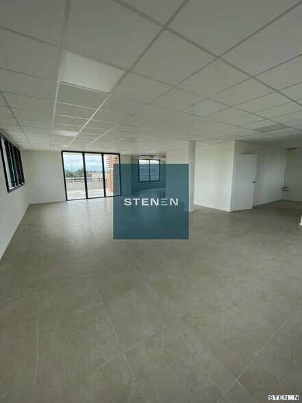 Office in Avignon for sale - Interior Photo - Image 2 of 8