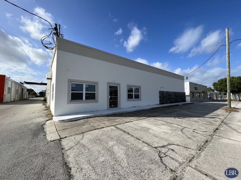 1029 Aurora Rd, Melbourne, FL for rent - Building Photo - Image 2 of 3