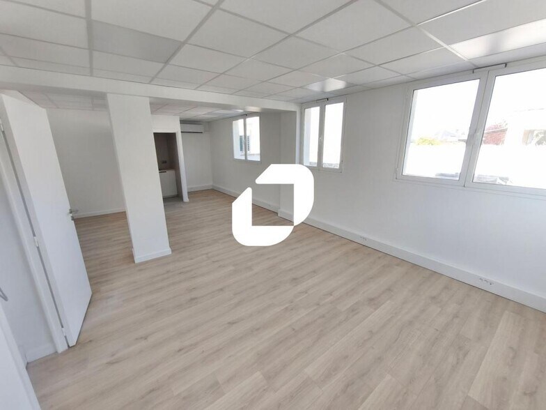 Office in Bry-sur-Marne to rent - Interior Photo - Image 3 of 7