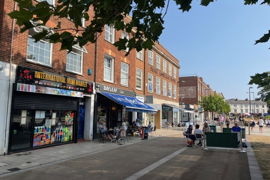 20 The Strand, Exmouth to rent - Building Photo - Image 2 of 2