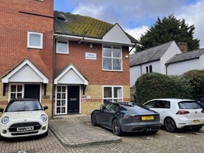 4 Priory Court, Tuscam Way, Camberley to rent Primary Photo- Image 1 of 2