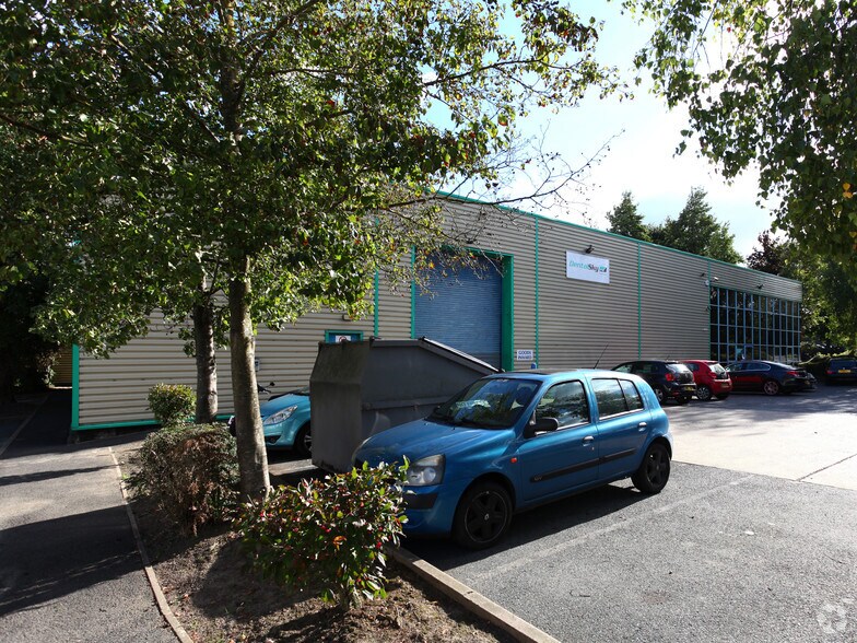 Foster Rd, Sevington to rent - Building Photo - Image 2 of 3