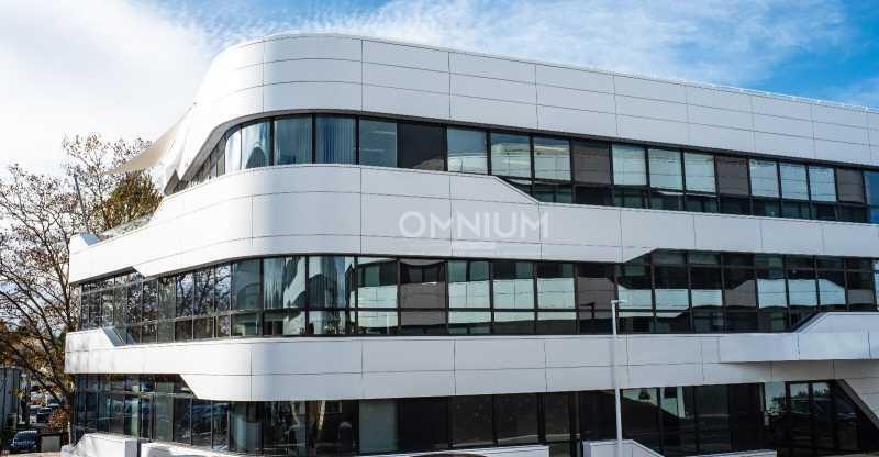 Office in Champagne-au-Mont-d'Or to rent Building Photo- Image 1 of 4