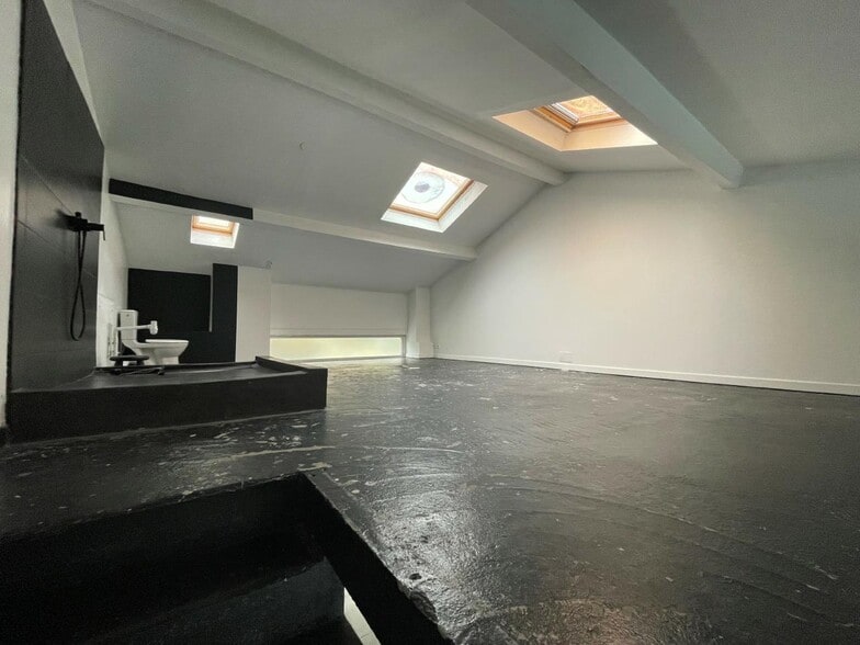 Light Industrial in Malakoff for sale - Interior Photo - Image 2 of 9