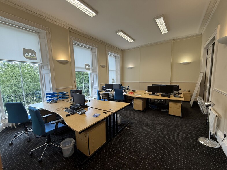 6 Coates Crescent, Edinburgh to rent - Interior Photo - Image 2 of 11