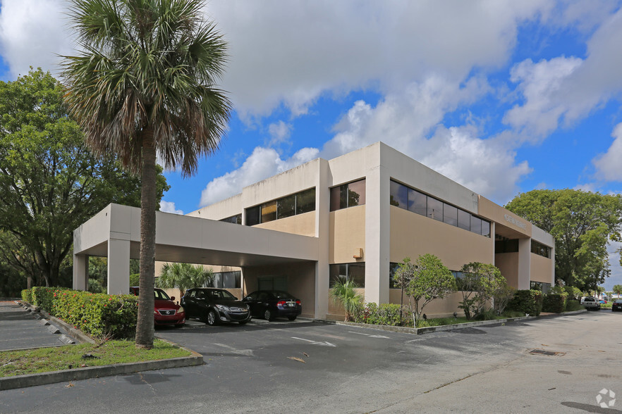 4524 Gun Club Rd, West Palm Beach, FL for rent - Primary Photo - Image 1 of 52