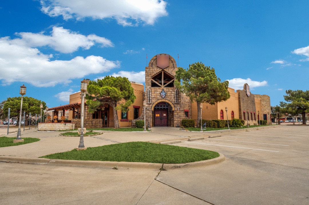 1900 N Dallas Pky, Plano, TX to rent Primary Photo- Image 1 of 13