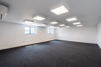 2 Chickenhall Ln, Eastleigh to rent Interior Photo- Image 2 of 2