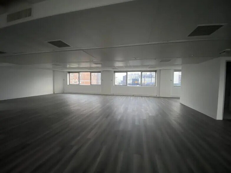 Office in Noisy-le-Grand to rent - Interior Photo - Image 3 of 23