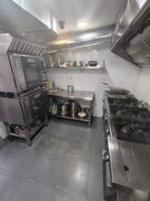 Retail in Madrid, Madrid to rent Interior Photo- Image 2 of 3