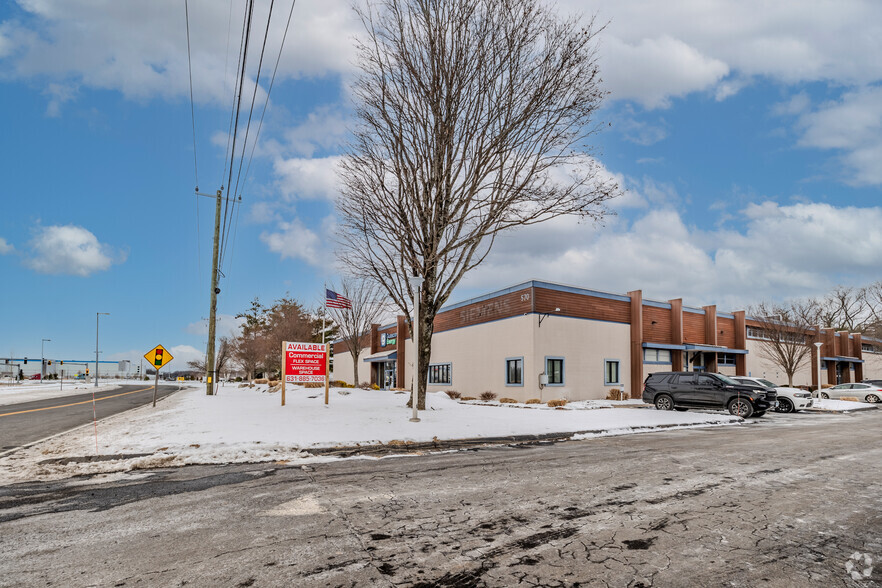 570 Hayden Station Rd, Windsor, CT for rent - Building Photo - Image 1 of 15