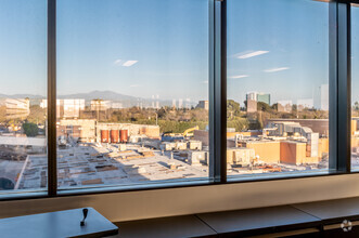 625 N Grand Ave, Santa Ana, CA for rent Interior Photo- Image 2 of 7