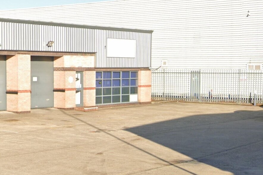 413 Montrose Ave, Slough for sale - Building Photo - Image 1 of 1