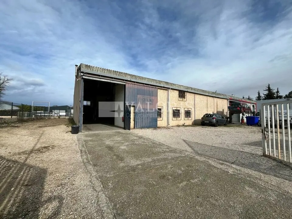 Location Local d'activités 600 m² - Photo 1