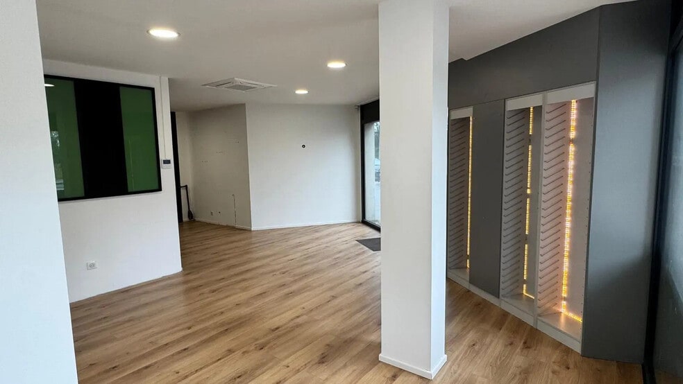 154 Avenue De Saint-Medard, Eysines to rent - Interior Photo - Image 3 of 6