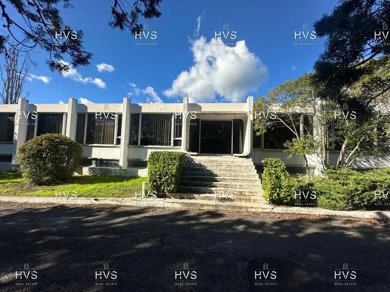 Light Industrial in Aix-en-Provence to rent - Building Photo - Image 3 of 14