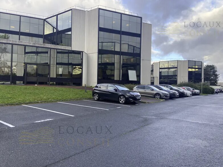 Office in Argenteuil to rent - Primary Photo - Image 1 of 3